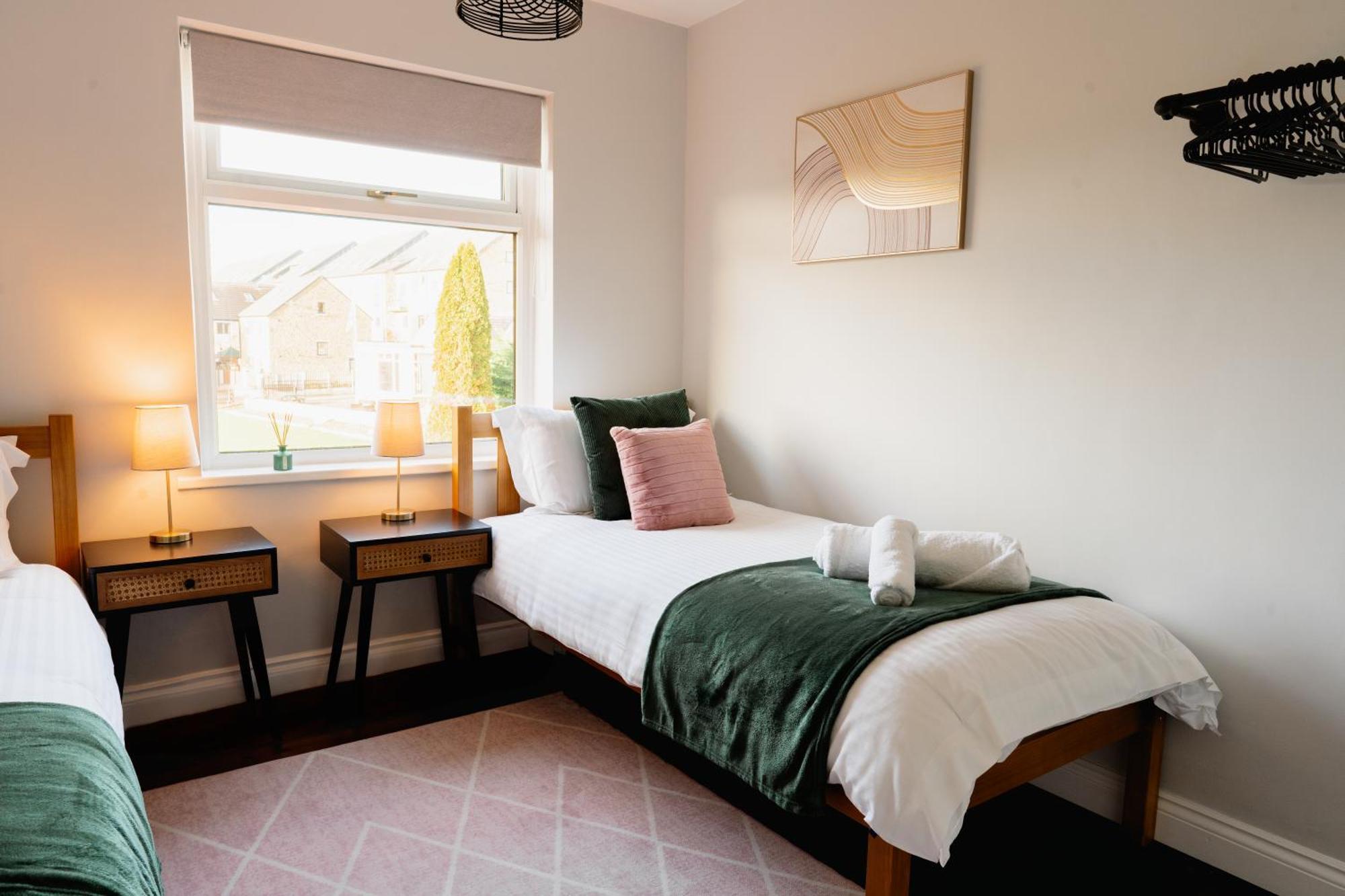 Bowling Terrace By Above Rubies - Stylish, 3 Bedroom, Pet Friendly House In Skipton Exterior photo