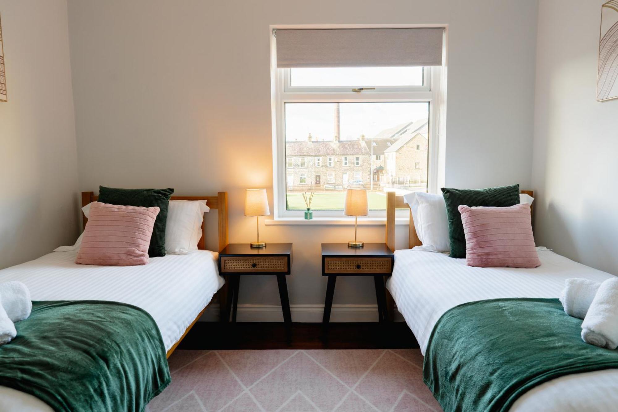 Bowling Terrace By Above Rubies - Stylish, 3 Bedroom, Pet Friendly House In Skipton Exterior photo